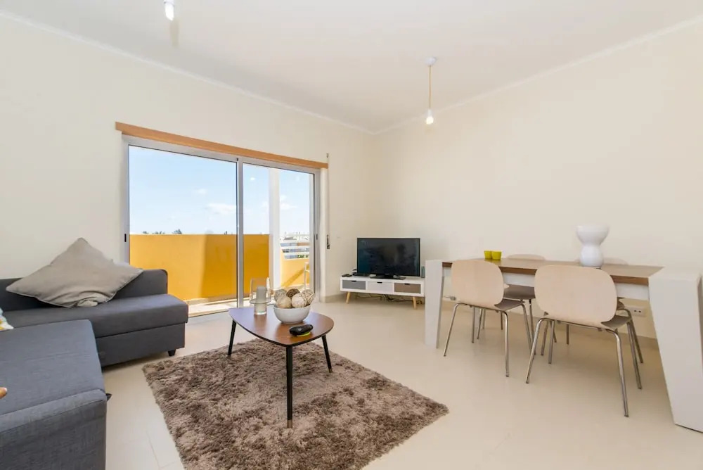 Pool, Wifi, big terrace, Bbq, air con 1200m from the Marginal of Cabanas