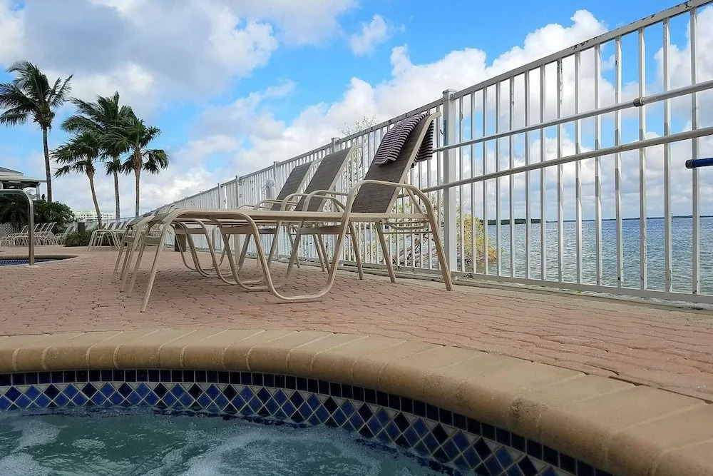Lovers Key Resort 504