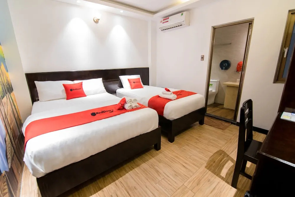 RedDoorz Plus near Ba Chieu Local Market