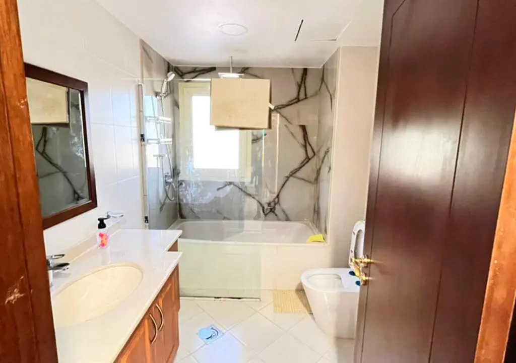 Al Hamra 4-Bedroom Luxury Villa Golf View