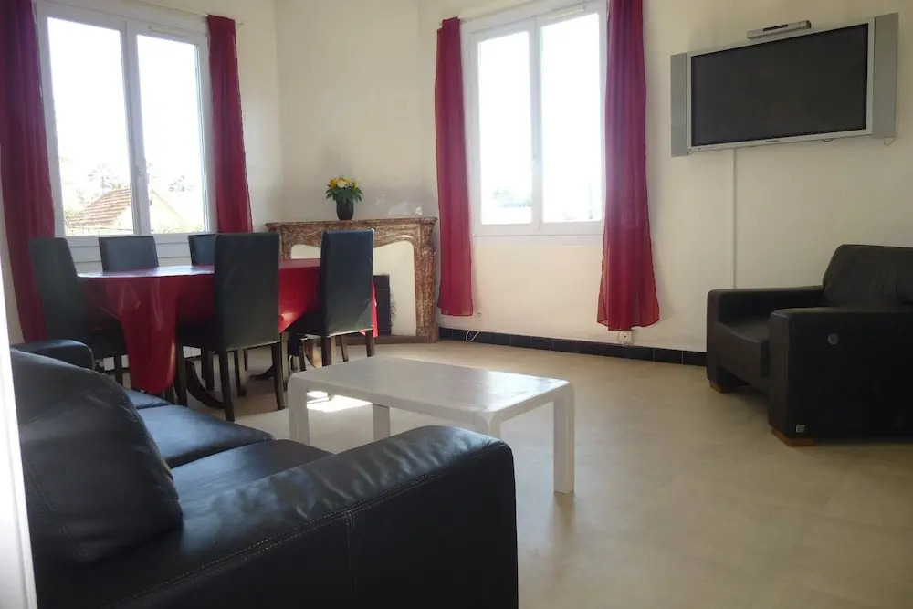 Rental F4 in villa with pool in Juan les Pins