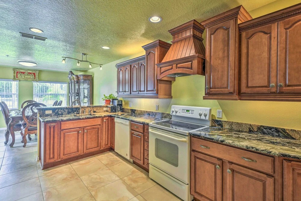 Cozy Coastal Retreat w/ Grill < 5 Mi to Beach