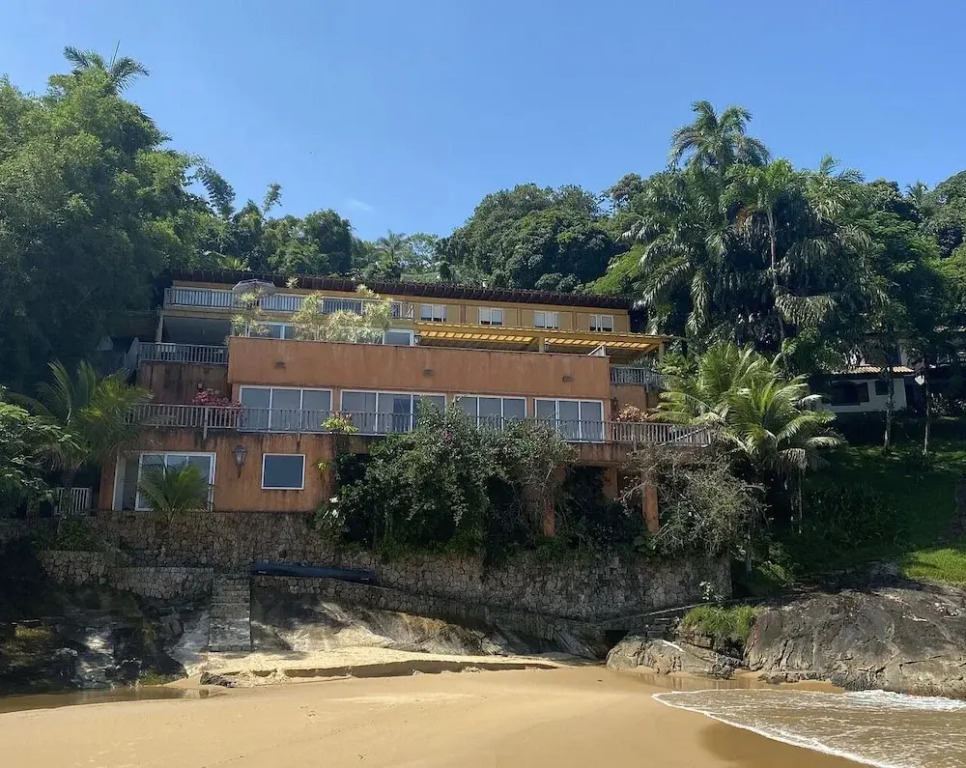 Red Beach Mansion