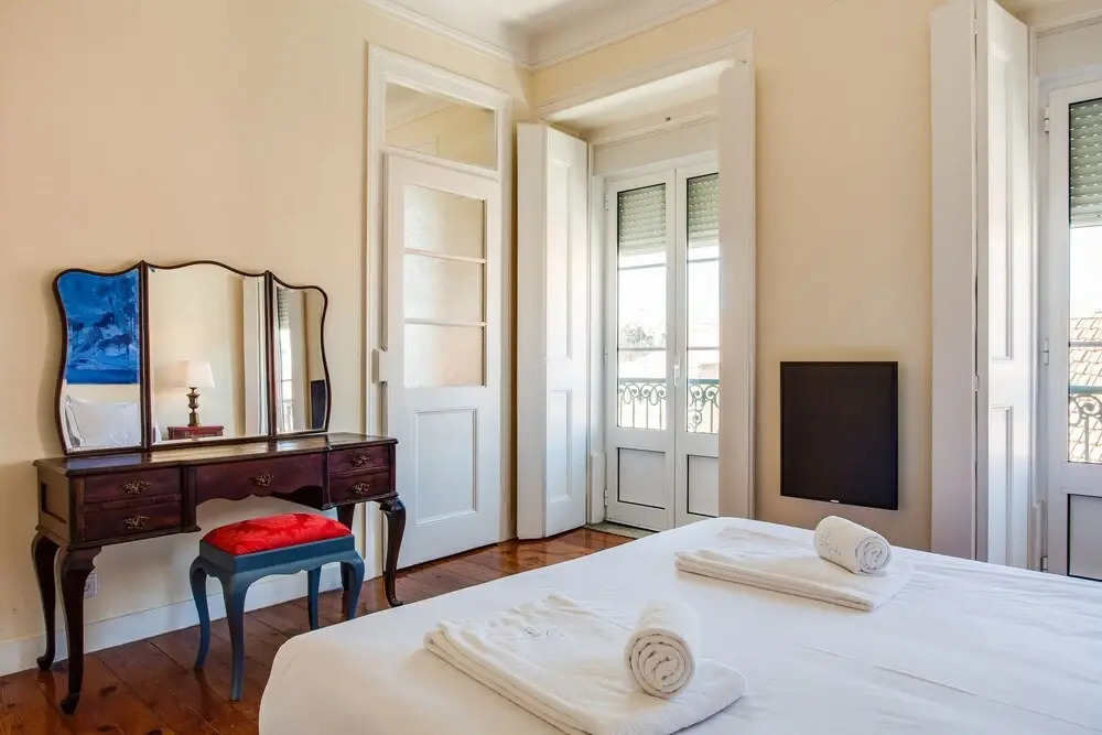 ALTIDO Fantastic 3BR Apt w/ City Views & Workspace in Principe Real