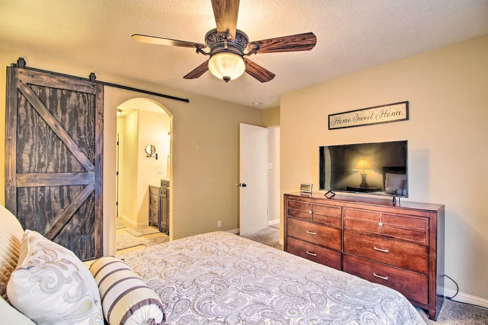 Albuquerque Vacation Home Rental with Hot Tub