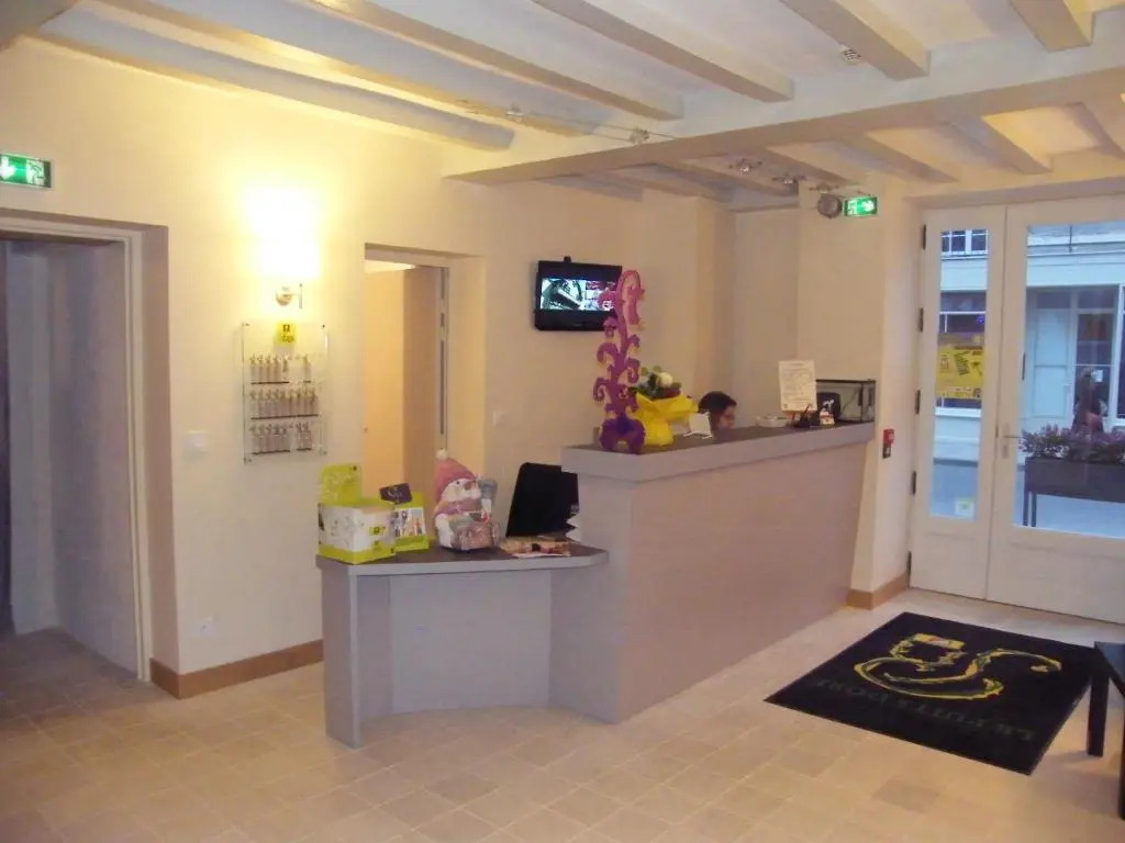 Logis Hôtel Restaurant Le Puits Doré