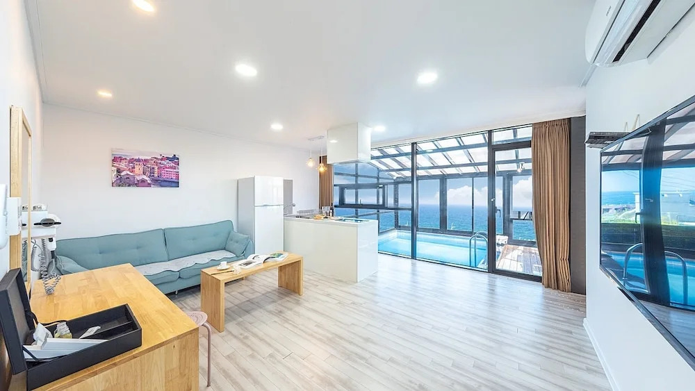 Present Poolvilla