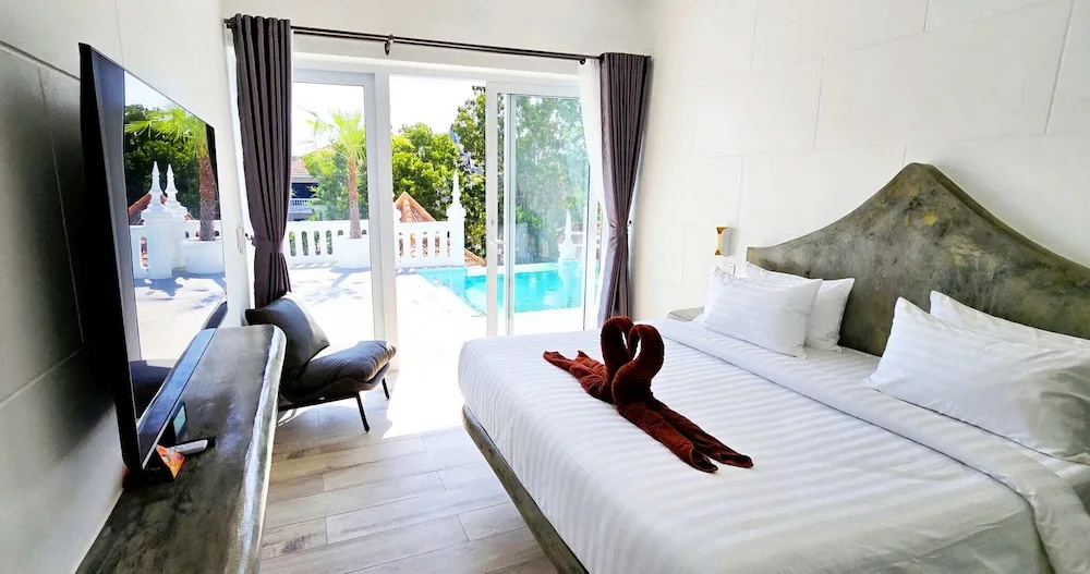 STARLAND Luxury Pool Villa Pattaya Walking Street