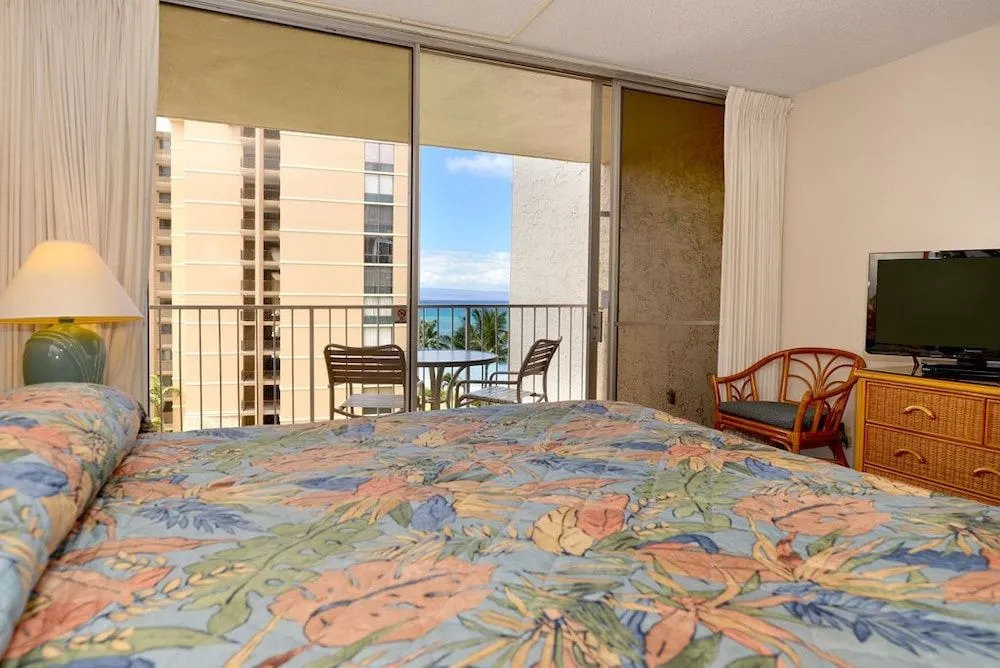 Royal Kahana 618 by RedAwning