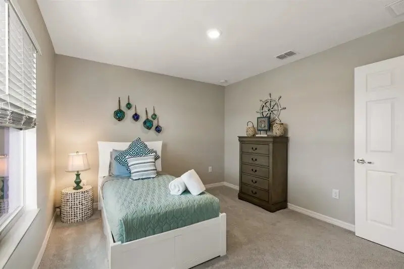 Stunning Modern 4 Bed With Designer Pool Area, Davenport, US