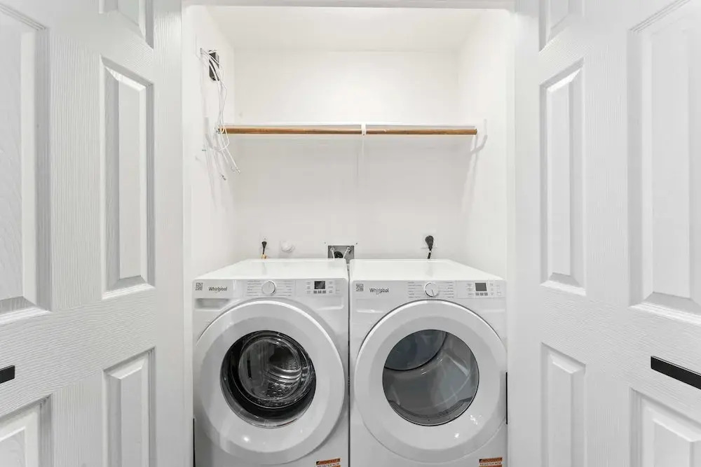 NRG Medcenter 4BD 4 5BA w Fencedyard Washerdryer