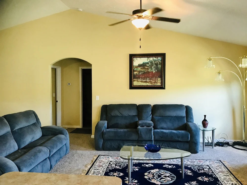 Spacious 3 BR Ranch House W Patio Yard in a Quiet Suburb