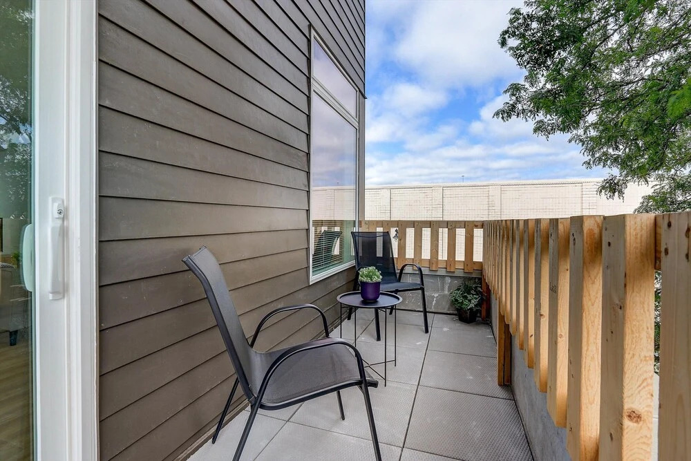 Frontdesk 2 BR Apt Near American Family Field