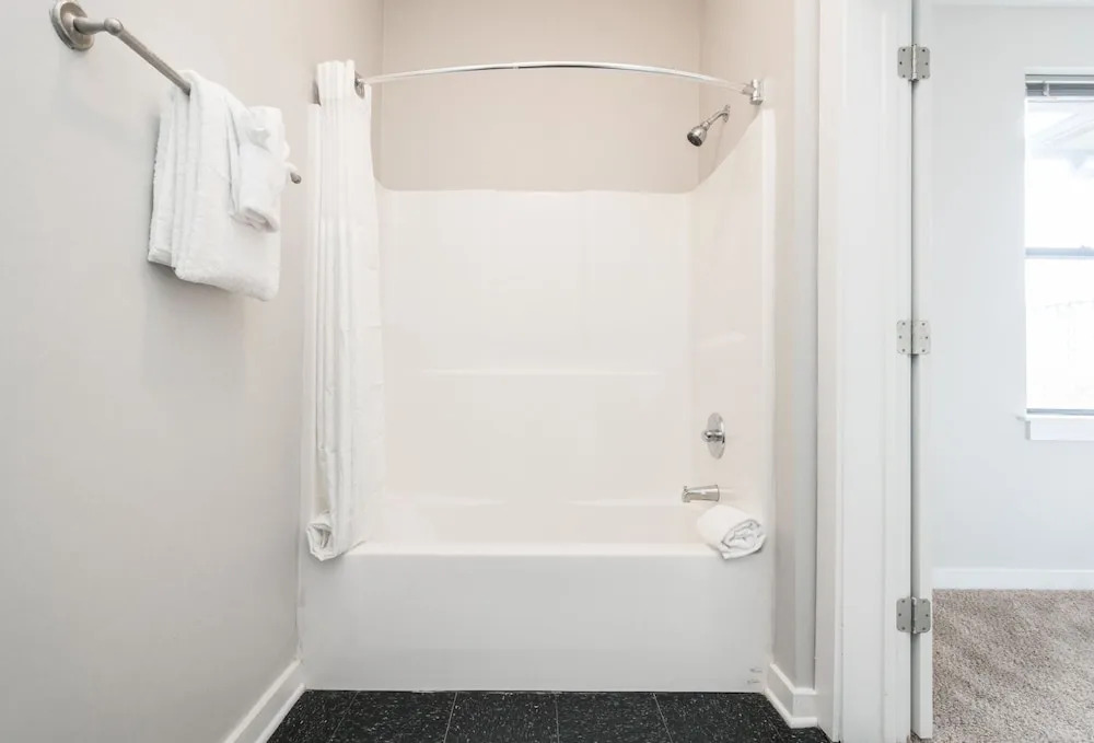 CozySuites Music Row Bold 1BR in Midtown Nashville