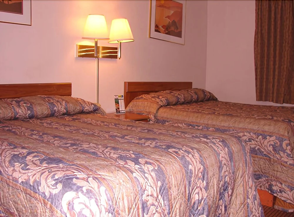 Utica Rest Inn