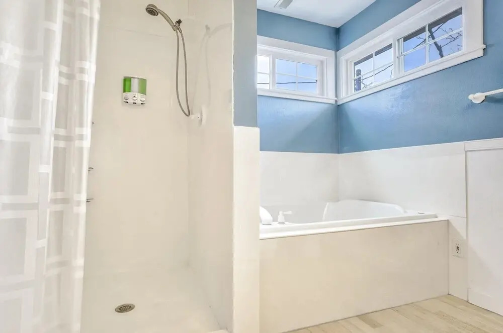 2BR Central Location Big Backyard & Dog Friendly!