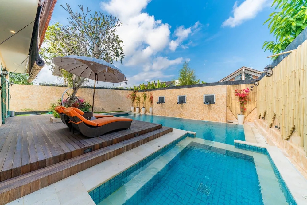 Villa Secret Estate