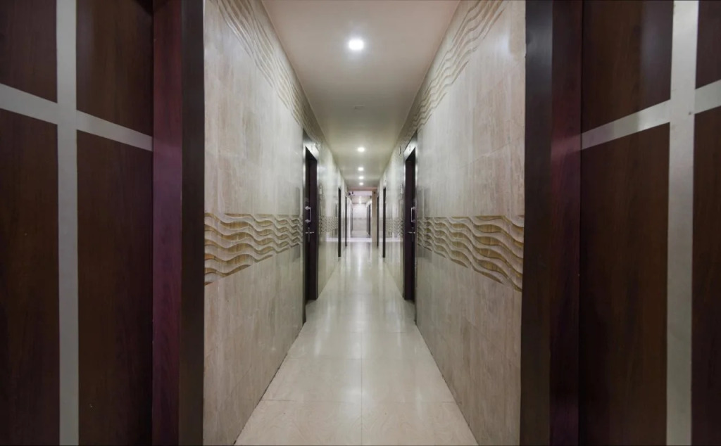 Hotel Holiday Inn By OYO Rooms