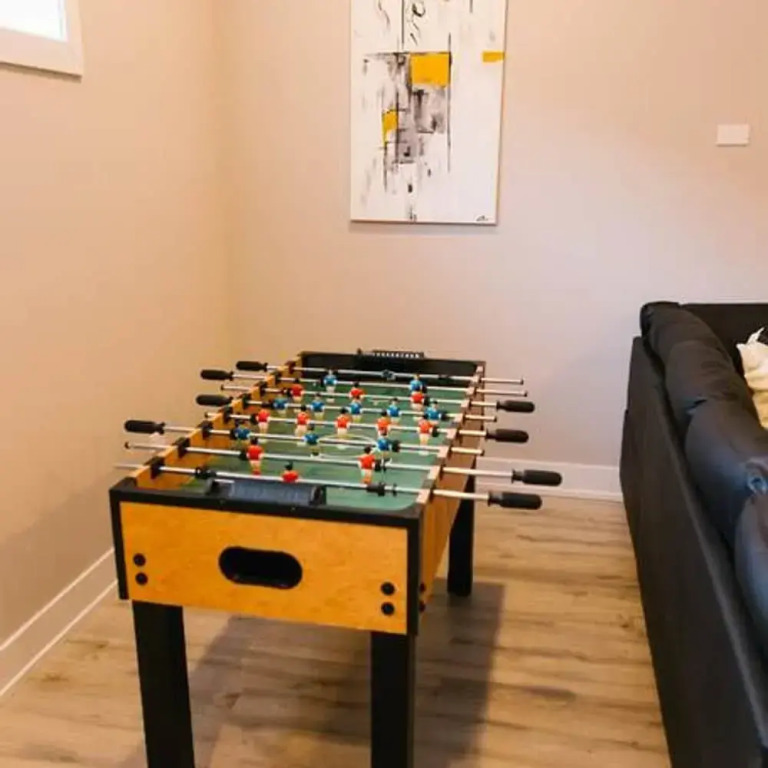 Magnificent NEW Home w 8 Beds Free Parking