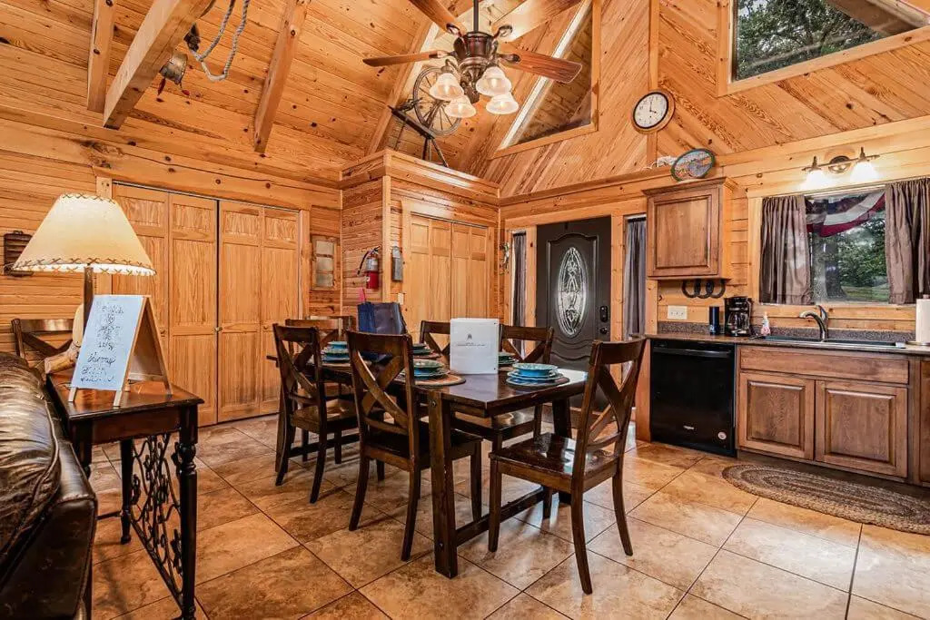 Luxury 2700 Sq Ft Log Cabin Private Hot Tub Game room Pool Table Best View