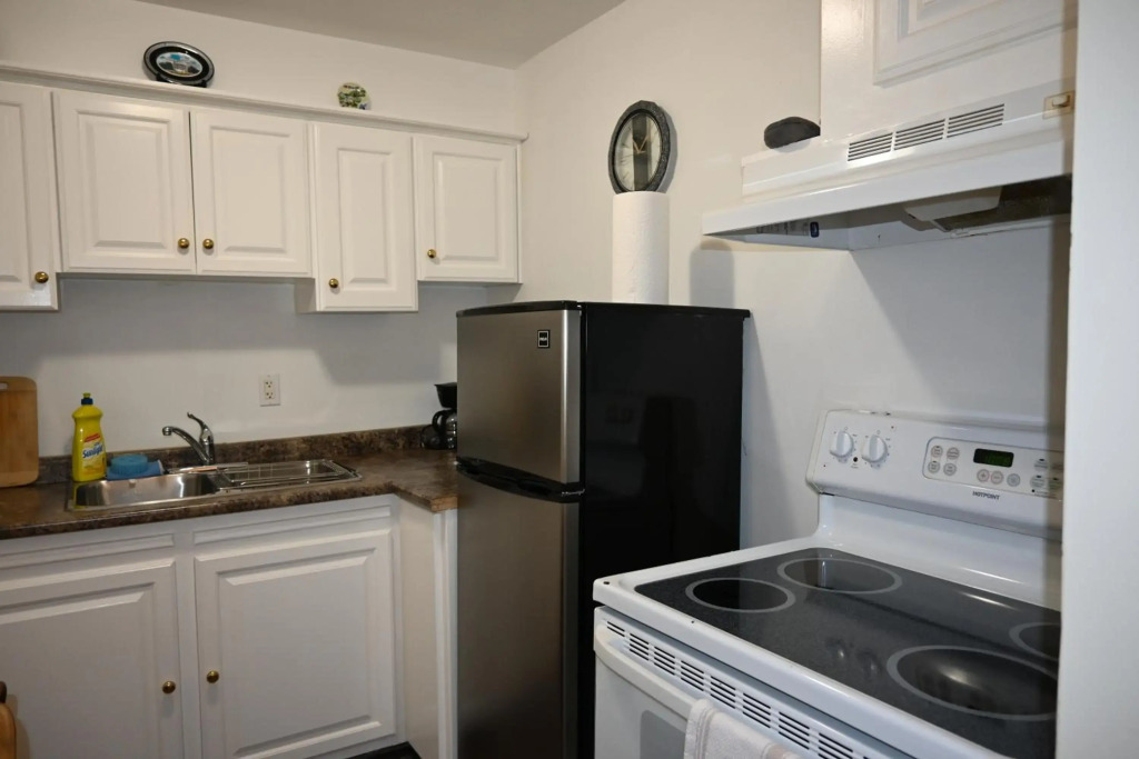 Downtown Niagara Falls Bachelor Apartment