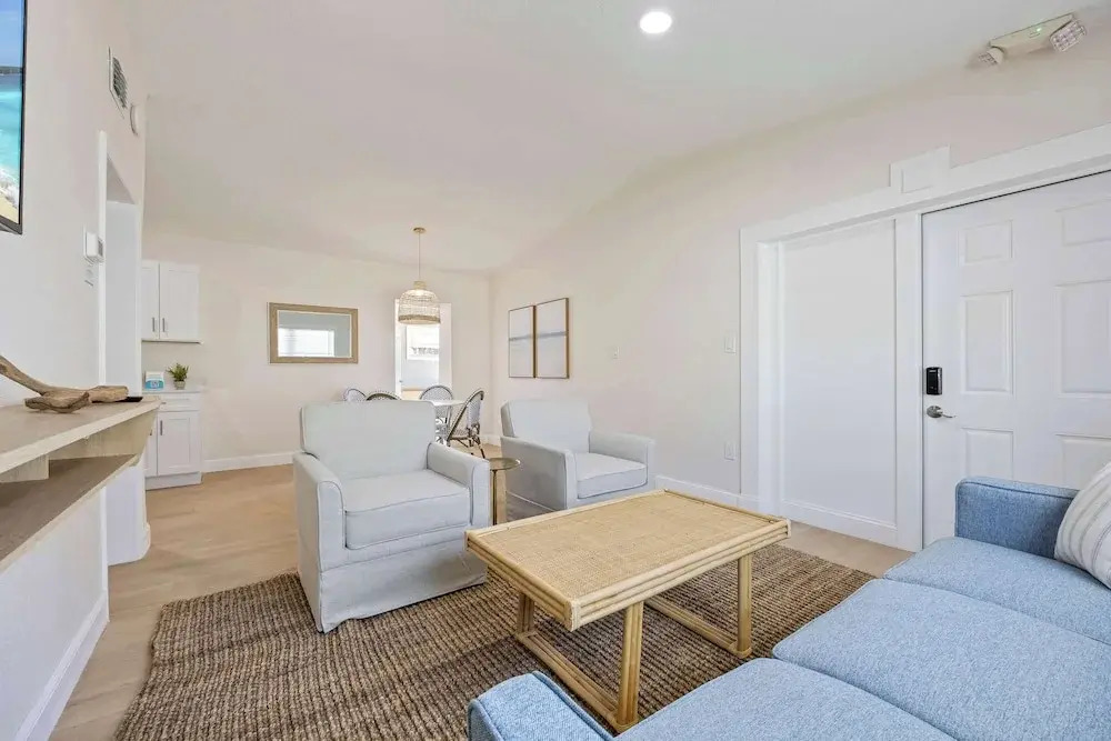 Welcome to The Drift Your Laid-back Beach Escape in Cocoa Beach! 2/2