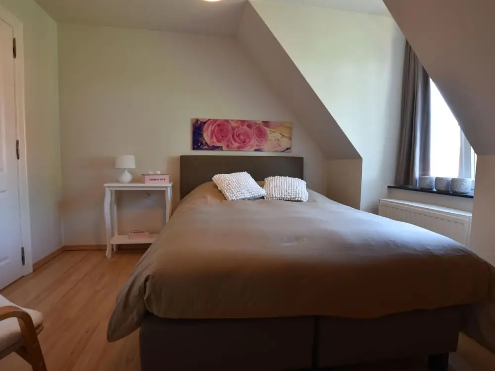 Tasteful Mansion in Lichtervelde with Hot Tub