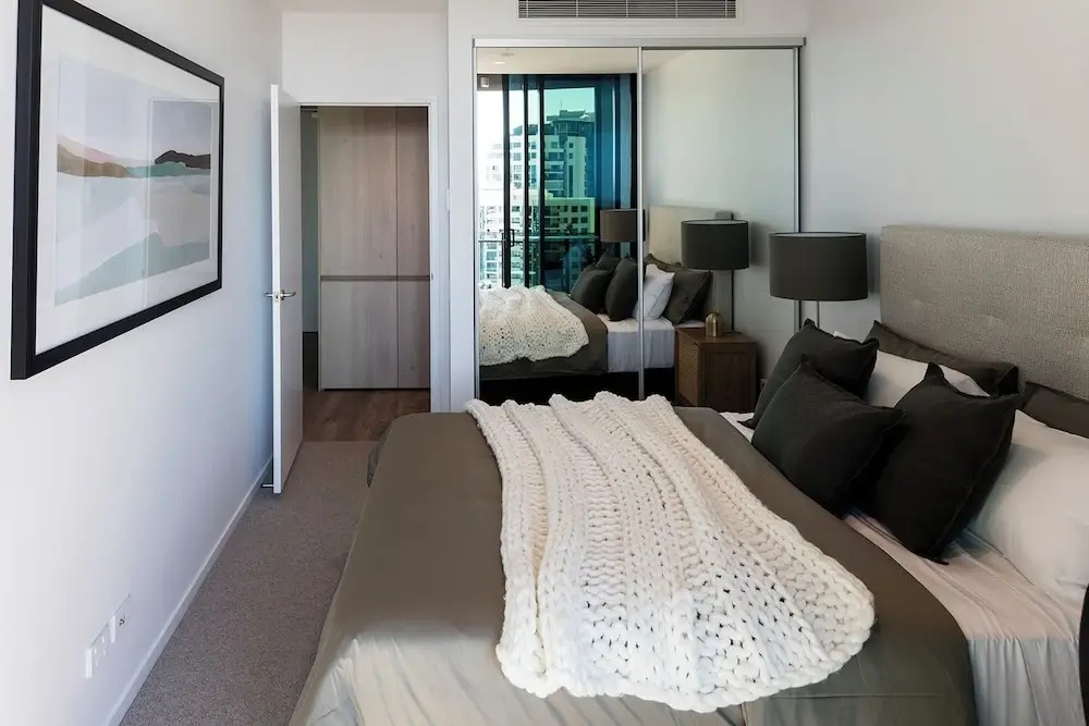 Kangaroo Point Apartment by Urban Rest