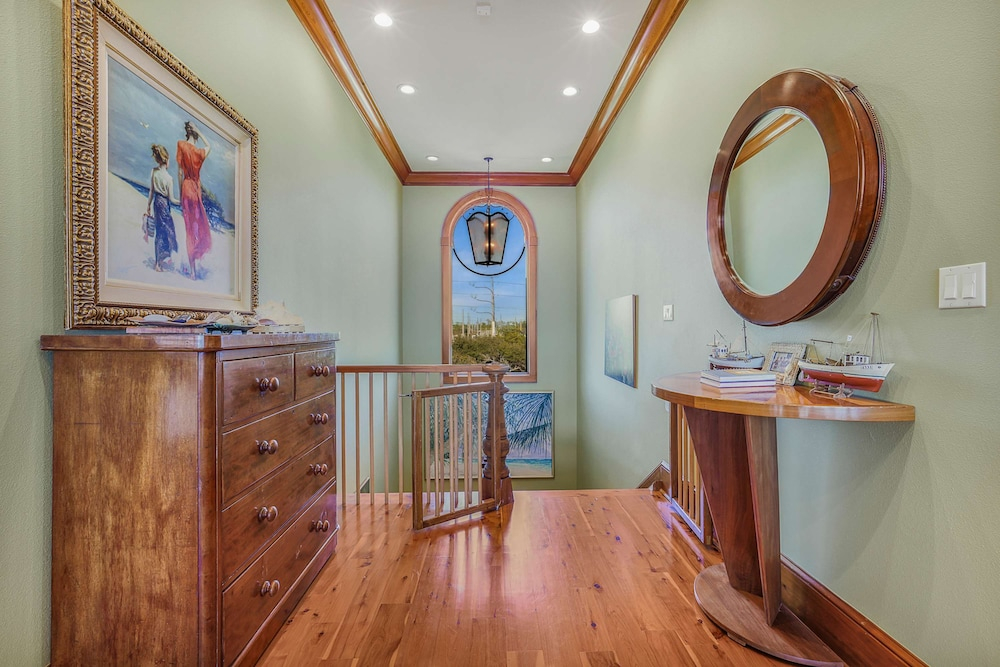 The Gayosa House 9BR Beachfront Oasis With Private Pool Hot Tub