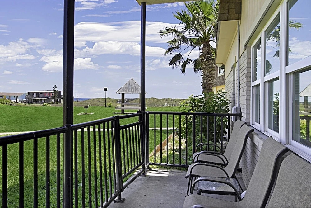 Island 25 2 Bedroom Condo