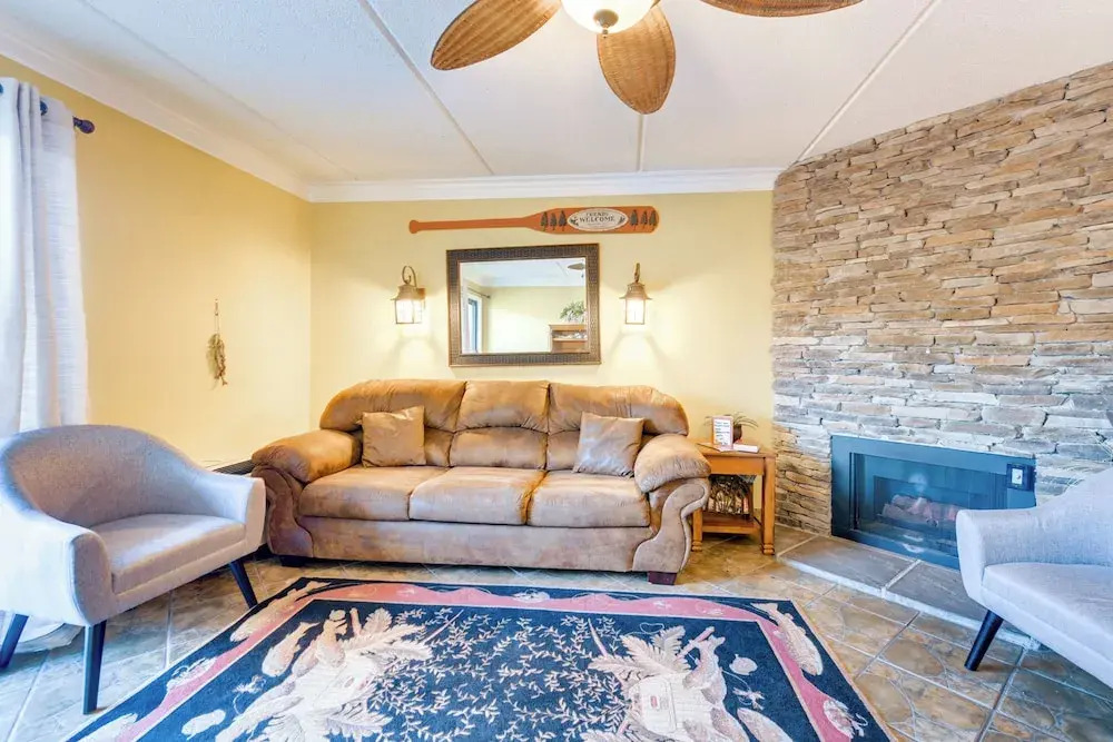 Downtown Gatlinburg Condo w/ Community Pool!