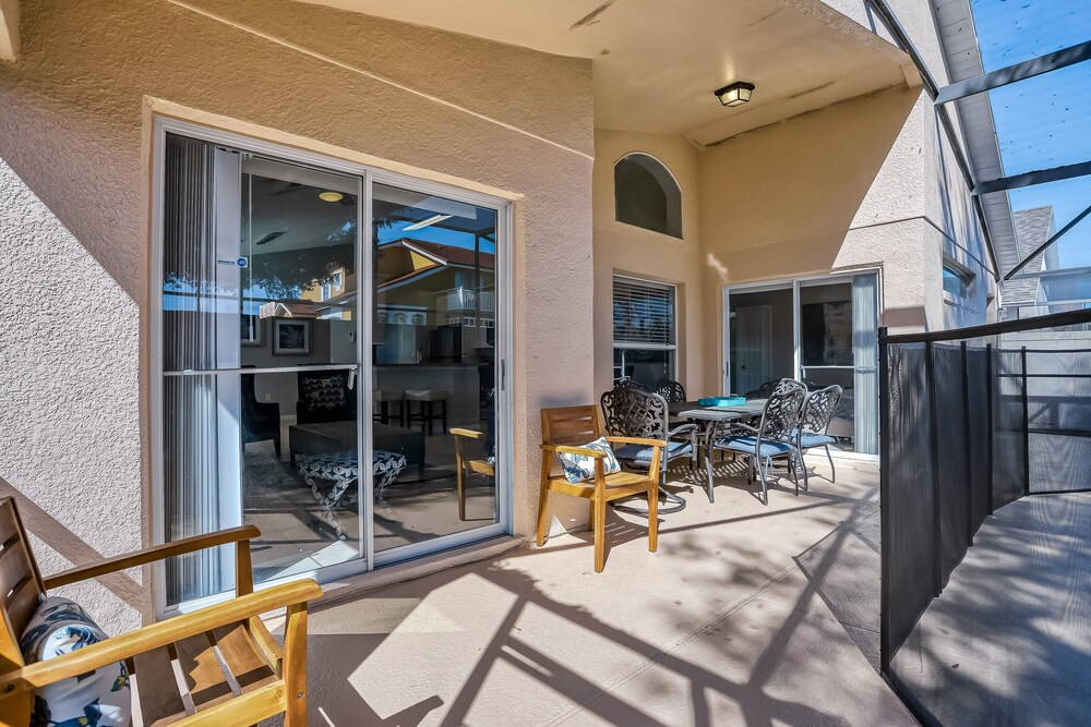 Beautiful Home With Private Pool, Screened Lanai, Wifi, Private W/d, and AC
