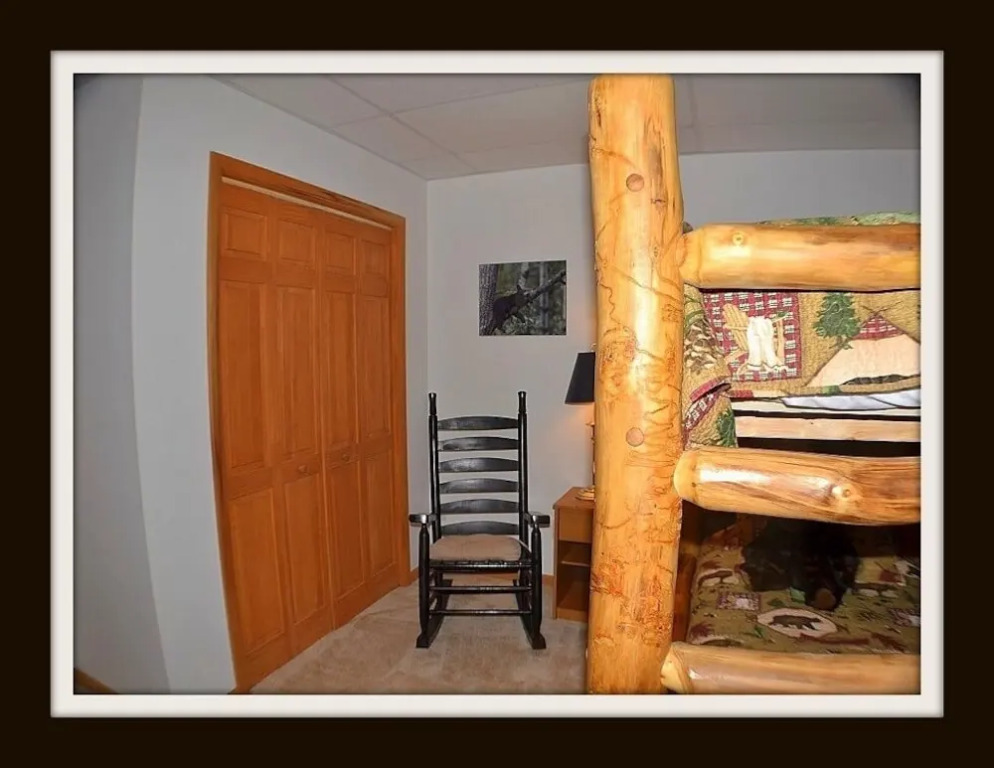 Rast Court Cabin 1016 - 4 Br cabin by RedAwning