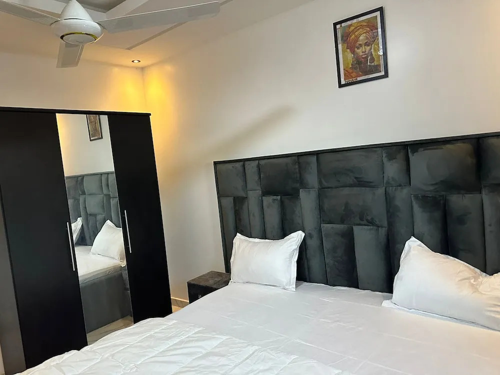 Luxe Apt #4the Retreat Apartments