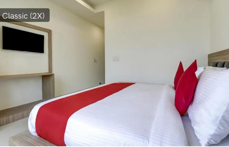 OYO 47017 Hotel Hallmark
