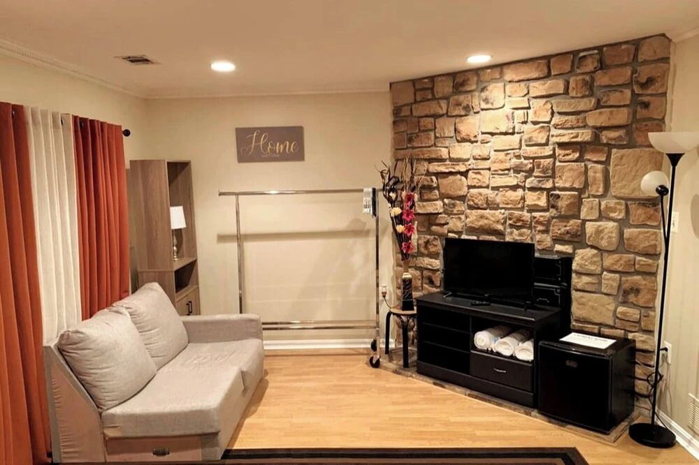 Room in House - The Modern Gem Furnished Bedroom