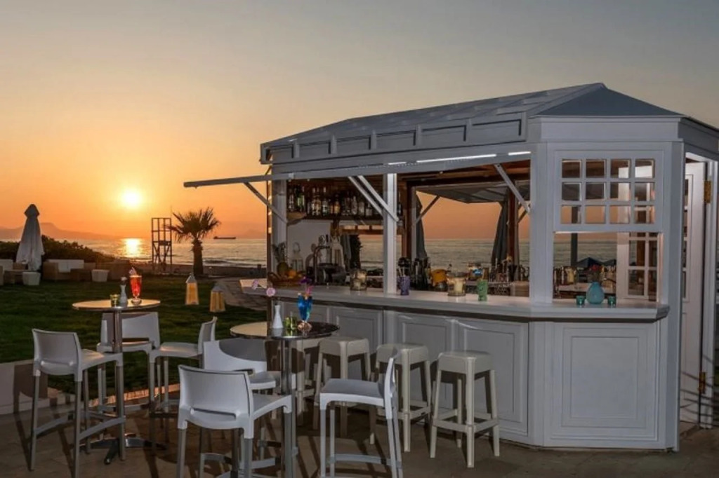 Iperion Beach Hotel