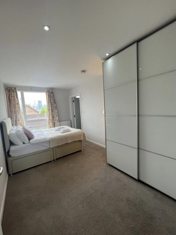 Immaculate 2-bed Apartment in London
