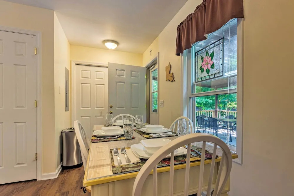 Beech Mountain Home w/ Covered Deck, Near Skiing!