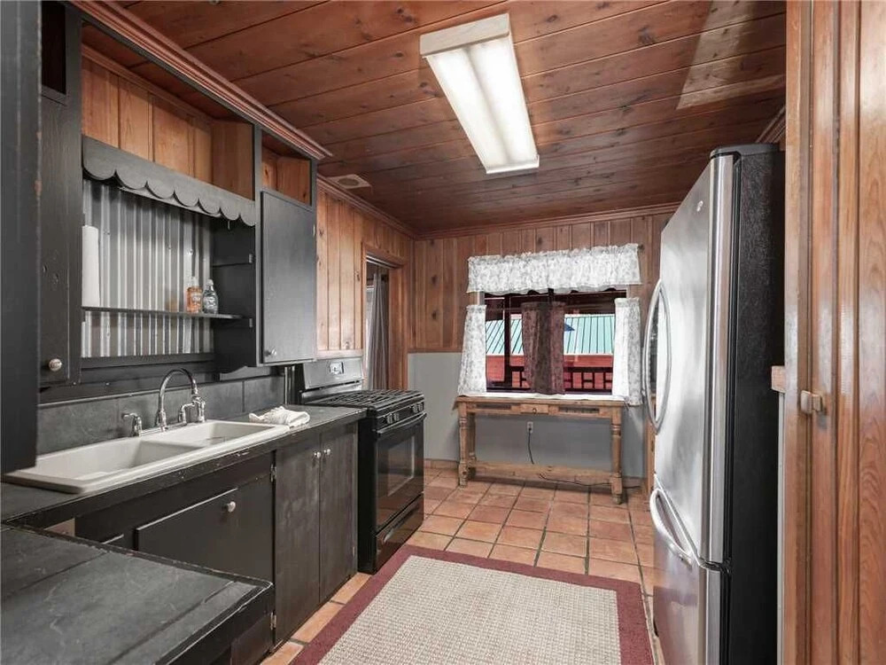 Alpine Cabin, 3 Bedrooms, Hot Tub, Deck, Sleeps 8