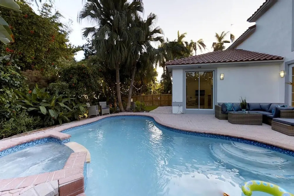Beautiful Hollywood Beach 4 BR Home W Heated Pool