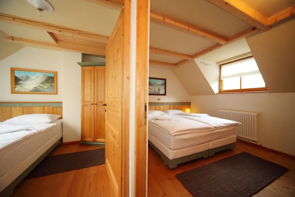 Kronau Chalet Resort