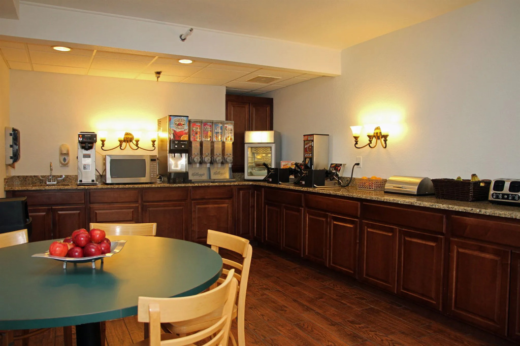 Beachfront Hotel Houghton Lake