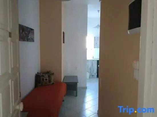 Small Apartment For 3 Pers 70meters From The Beach