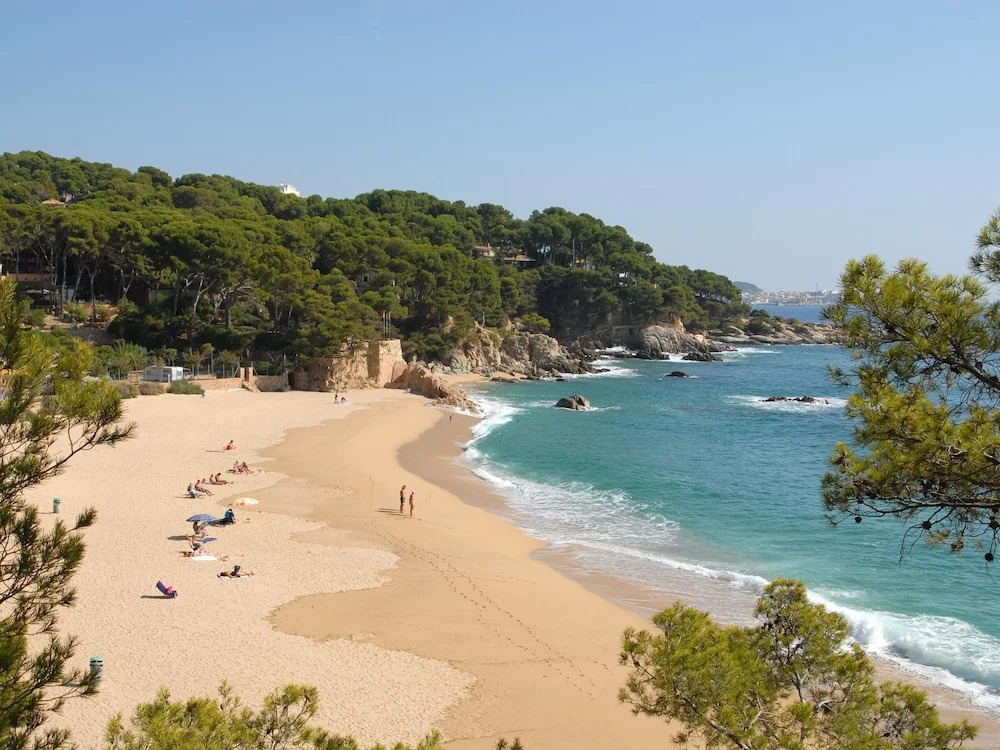 Cozy Glamping Chalet in Palamós With Garden View