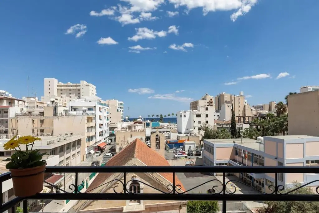 Sea View City Centre 3bed Apartment