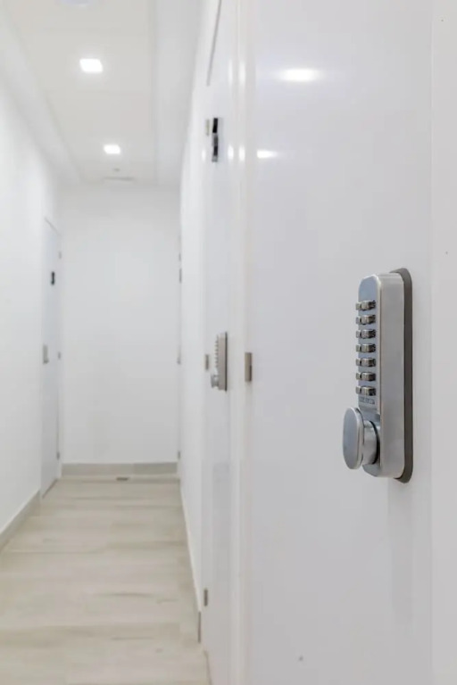 AYZ Silvela - Auto check-in property