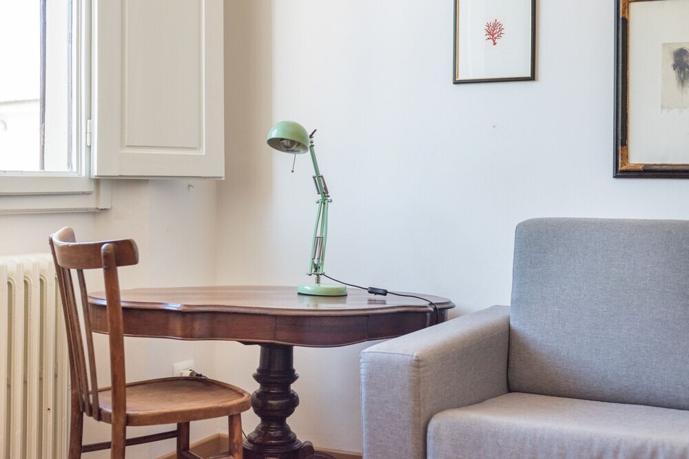 Pitti Cozy Apartment With Terrace