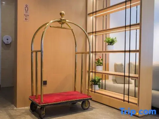 Zhangjiajie Huan Sha Ju Hotel一Newly opened in 2026 一robot service一coffee bar 一24 hour ice supply一free washing machine and dryer 一close to East Gate Ticket Office一Baofeng Lake一Huanglong Cave Scenic Area