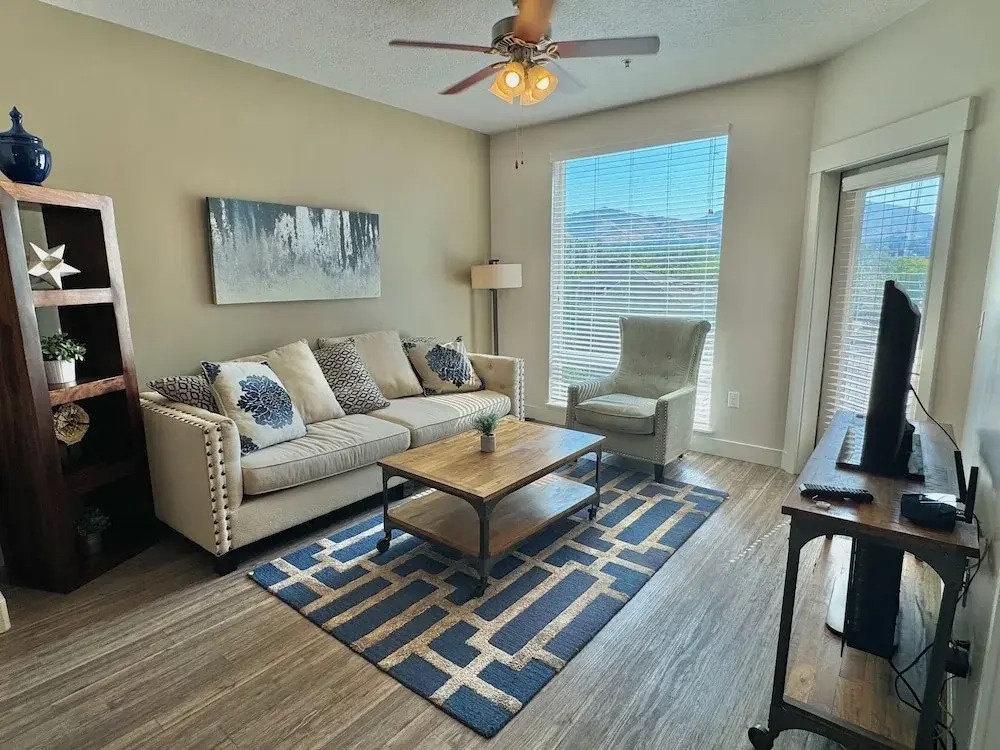 Downtown Condo with Great Mountain Views
